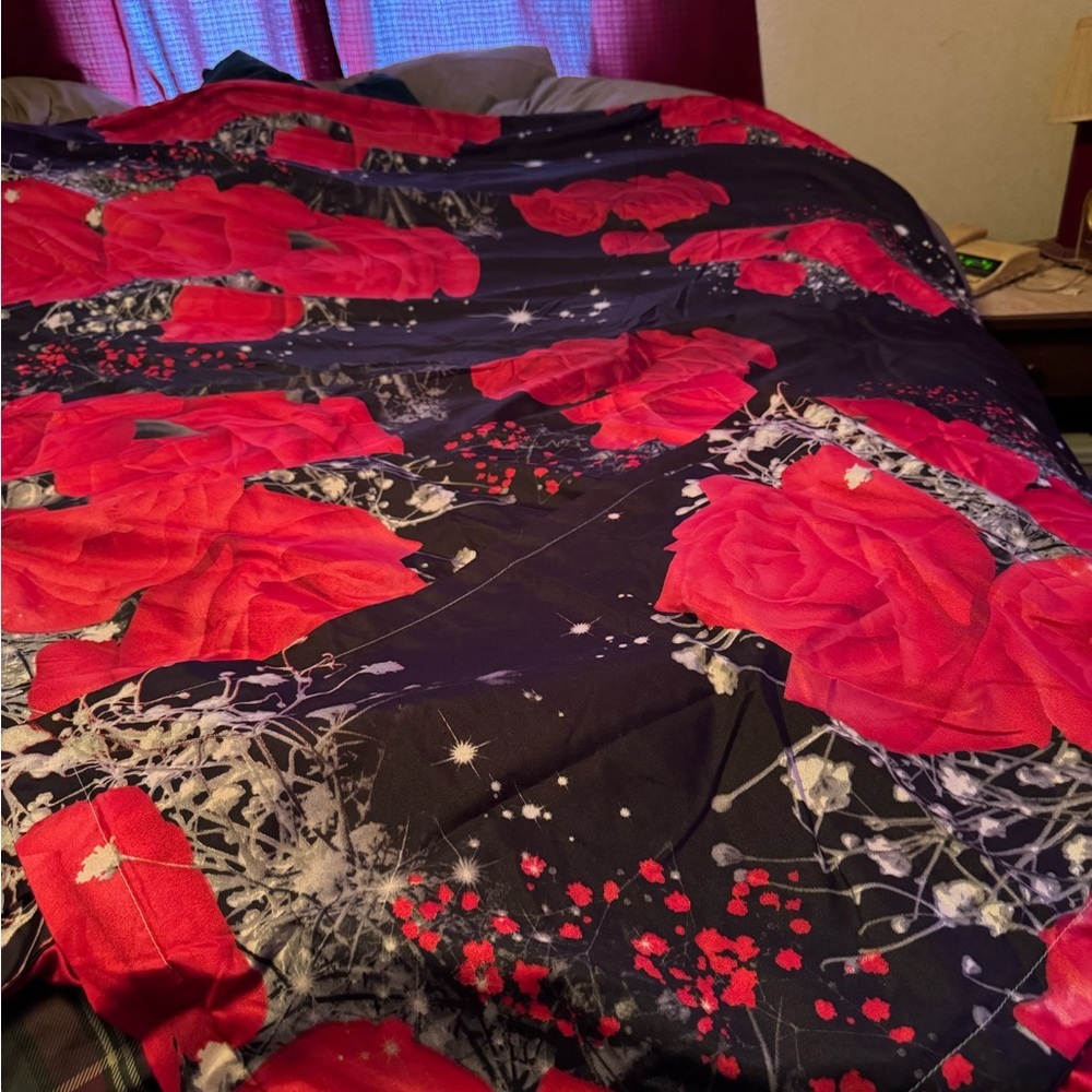 ★ King Flat Sheet & 2 King Shams Red Rose Floral Black Bedding Set